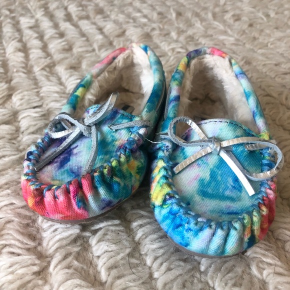 Minnetonka Tye dye Slippers - Picture 6 of 7